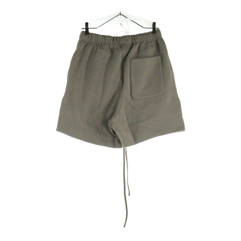 FEAR OF GOD ESSENTIALS(フィアオブゴッド エッセンシャルズ) SHORT PANTS リフレクターロゴ スウェットハーフパンツ ショーツ ベージュ