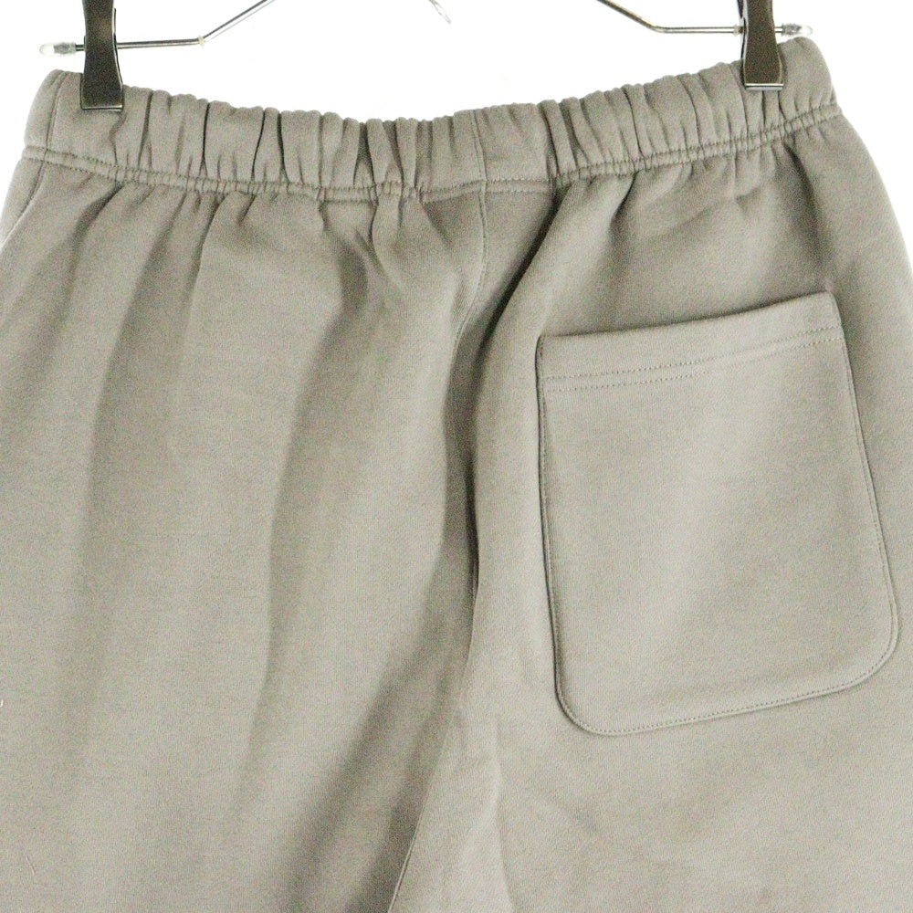 FEAR OF GOD ESSENTIALS(フィアオブゴッド エッセンシャルズ) SHORT PANTS リフレクターロゴ スウェットハーフパンツ ショーツ ベージュ