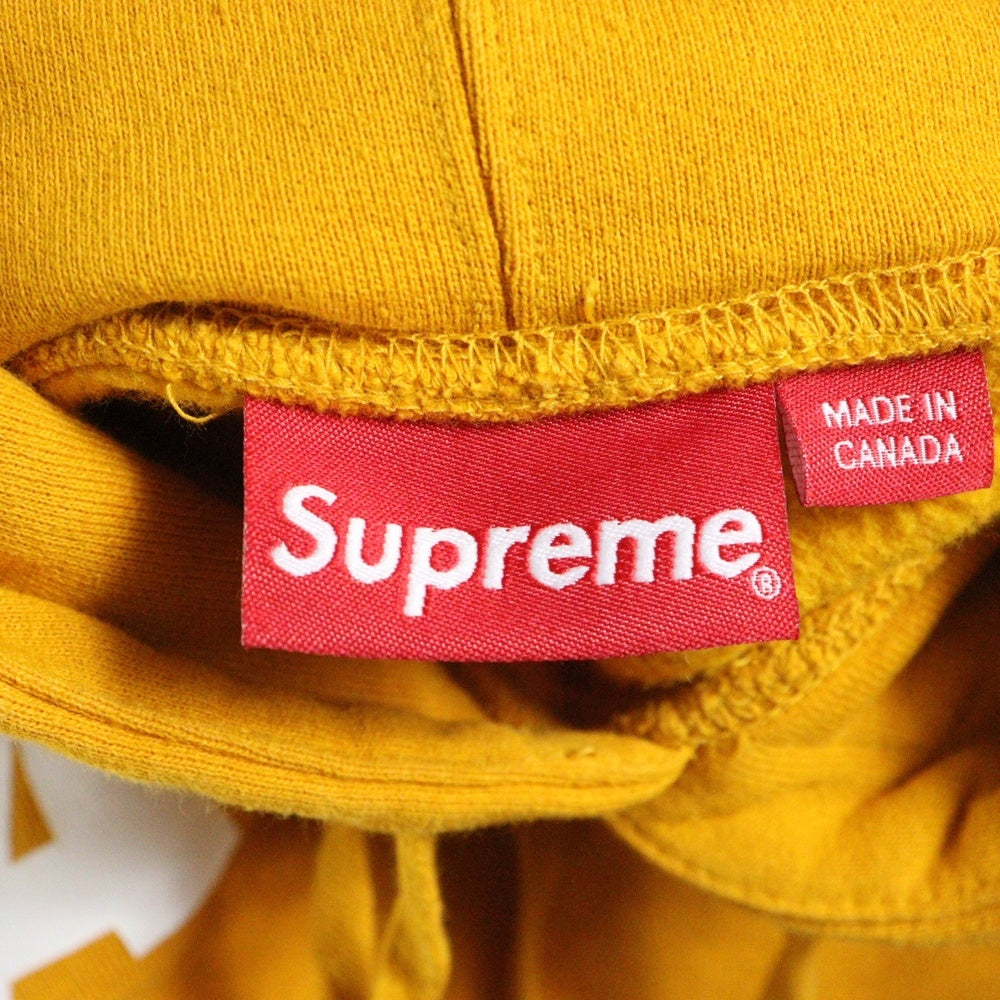 SUPREME(シュプリーム) 20SS Known As Hooded Sweatshirt ノウンアスフーデッドスウェットシャツ ロゴプリントプルオーバースウェットパーカー イエロー