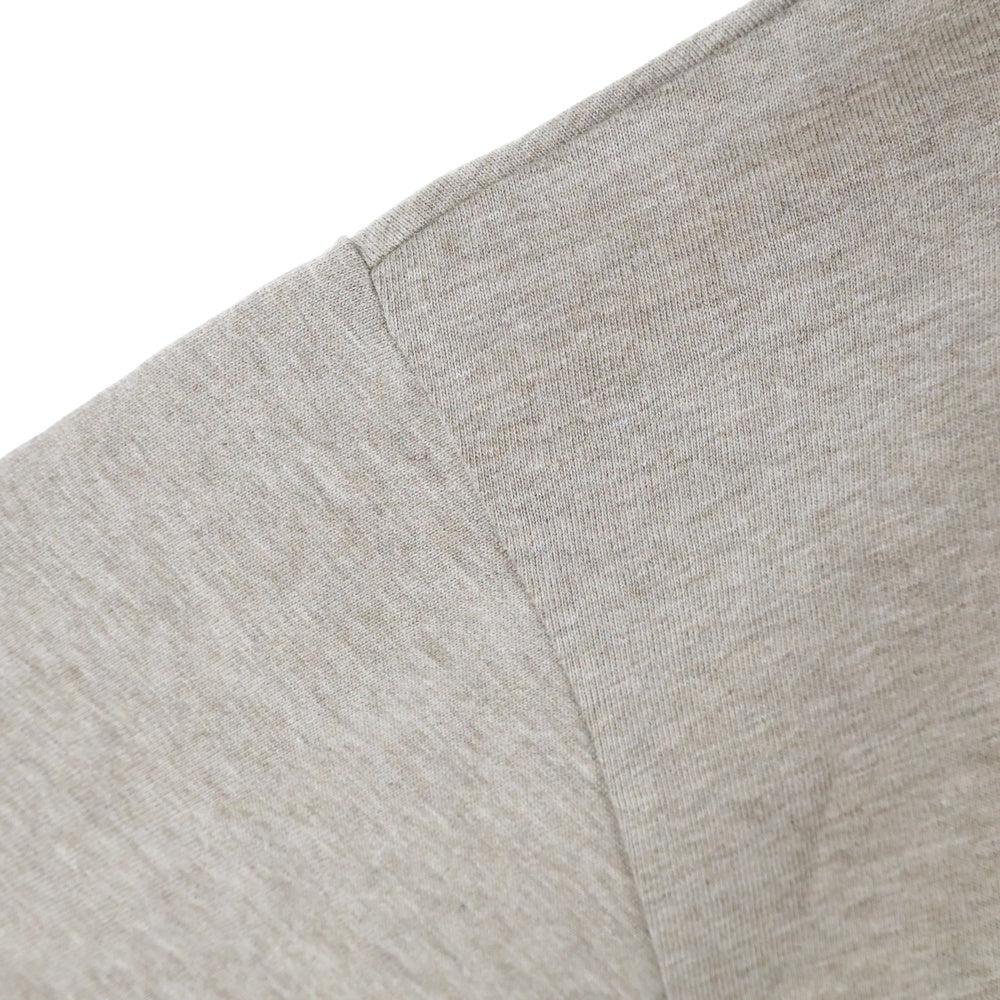 FEAR OF GOD ESSENTIALS(フィアオブゴッド エッセンシャルズ) S/S T-SHIRT ラバーロゴ 半袖Tシャツ ベージュ