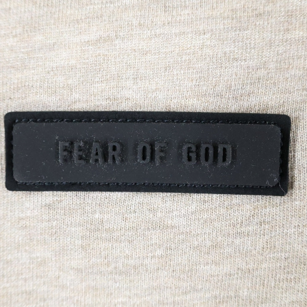 FEAR OF GOD ESSENTIALS(フィアオブゴッド エッセンシャルズ) S/S T-SHIRT ラバーロゴ 半袖Tシャツ ベージュ