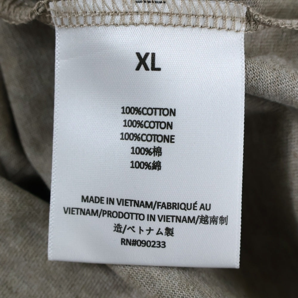 FEAR OF GOD ESSENTIALS(フィアオブゴッド エッセンシャルズ) S/S T-SHIRT ラバーロゴ 半袖Tシャツ ベージュ