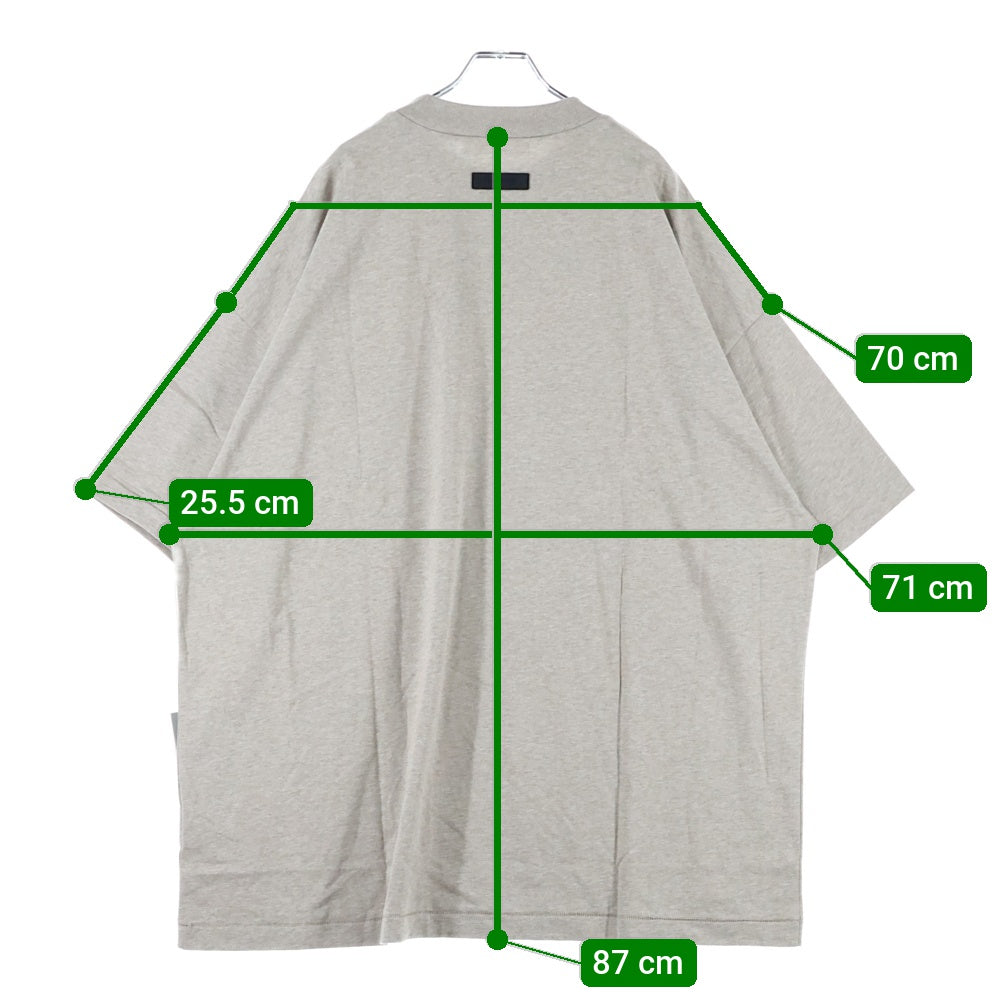 FEAR OF GOD ESSENTIALS(フィアオブゴッド エッセンシャルズ) S/S T-SHIRT ラバーロゴ 半袖Tシャツ ベージュ