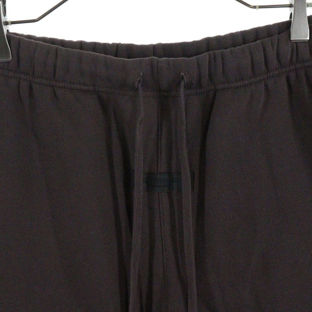 FEAR OF GOD ESSENTIALS(フィアオブゴッド エッセンシャルズ) SHORT PANTS ラバーロゴスウェットハーフパンツ ショーツ ブラウン