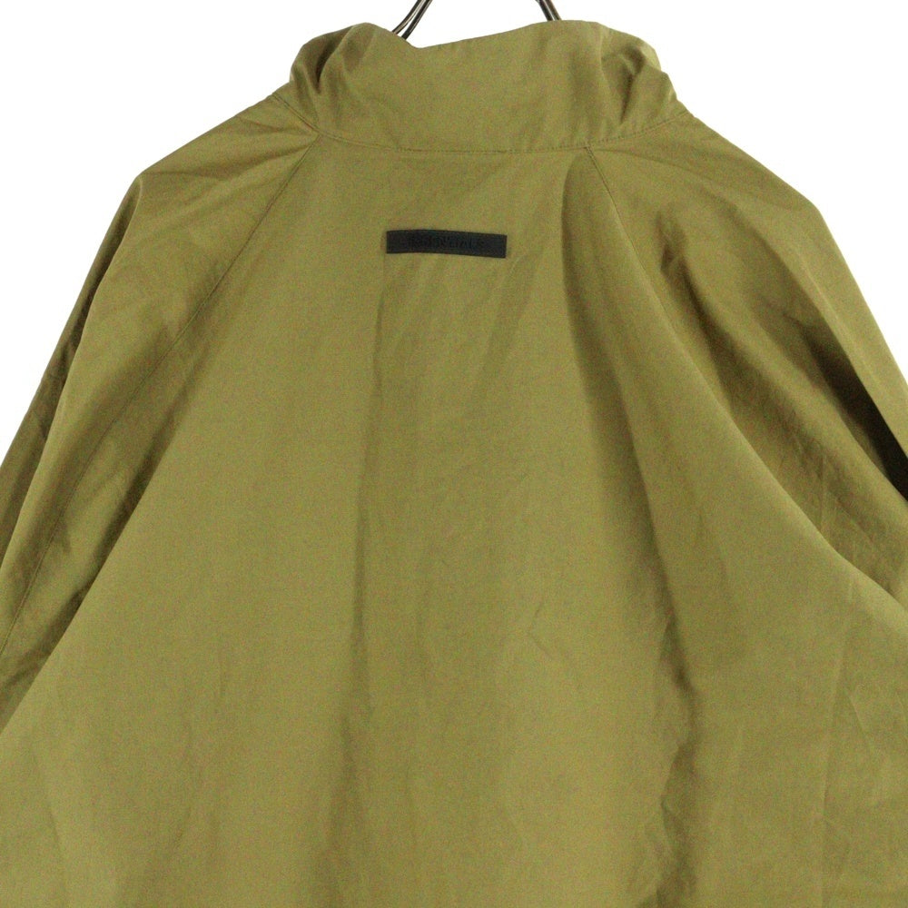 FEAR OF GOD ESSENTIALS(フィアオブゴッド エッセンシャルズ) HALF ZIP NYLON JACKET リフレクターロゴ ハーフジップナイロンジャケット ベージュ