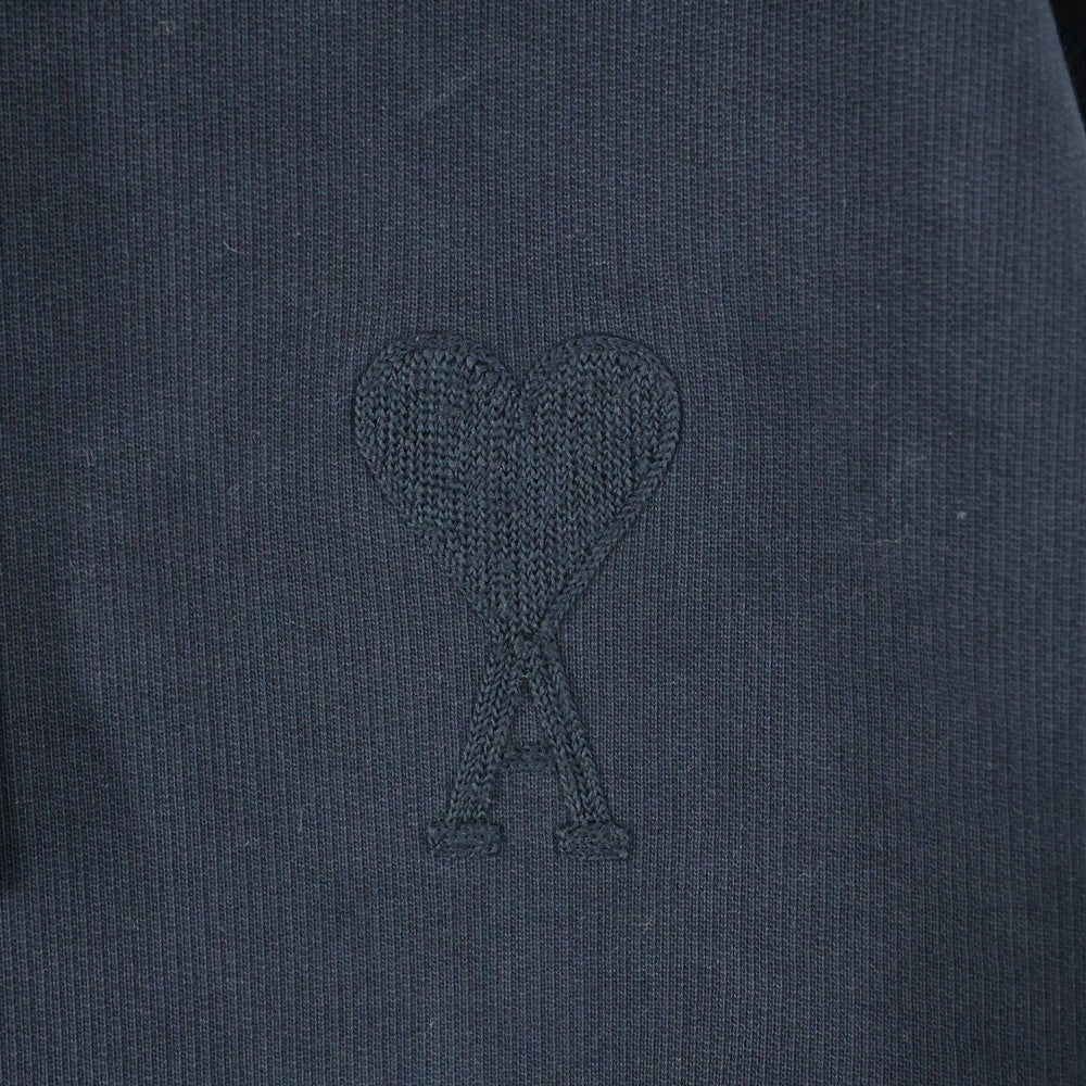 AMI Alexandre Mattiussi(アミアレクサンドルマテュッシ) Hoodie ハートロゴ刺繍 プルオーバースウェットパーカー フーディー ブラック E21HJ058.747