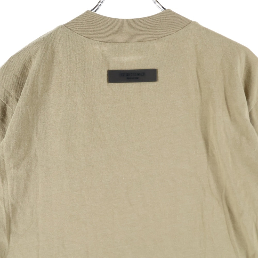 FEAR OF GOD ESSENTIALS(フィアオブゴッド エッセンシャルズ) S/S T-SHIRT フェルトロゴ 半袖Tシャツ レディース ベージュ