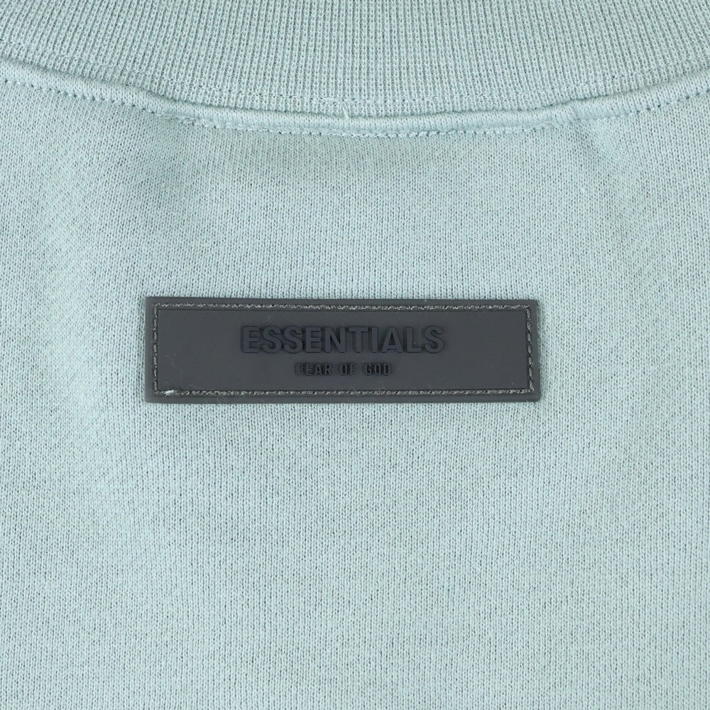 FEAR OF GOD ESSENTIALS(フィアオブゴッド エッセンシャルズ) SWEATSHIRT フロントラバーロゴ クルーネックスウェットトレーナー グリーン