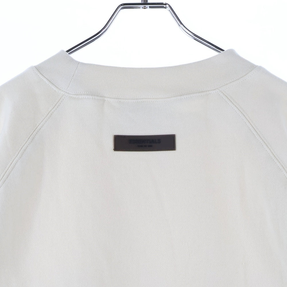 FEAR OF GOD ESSENTIALS(フィアオブゴッド エッセンシャルズ) SWEATSHIRT フェルトロゴ クルーネックスウェットトレーナー アイボリー