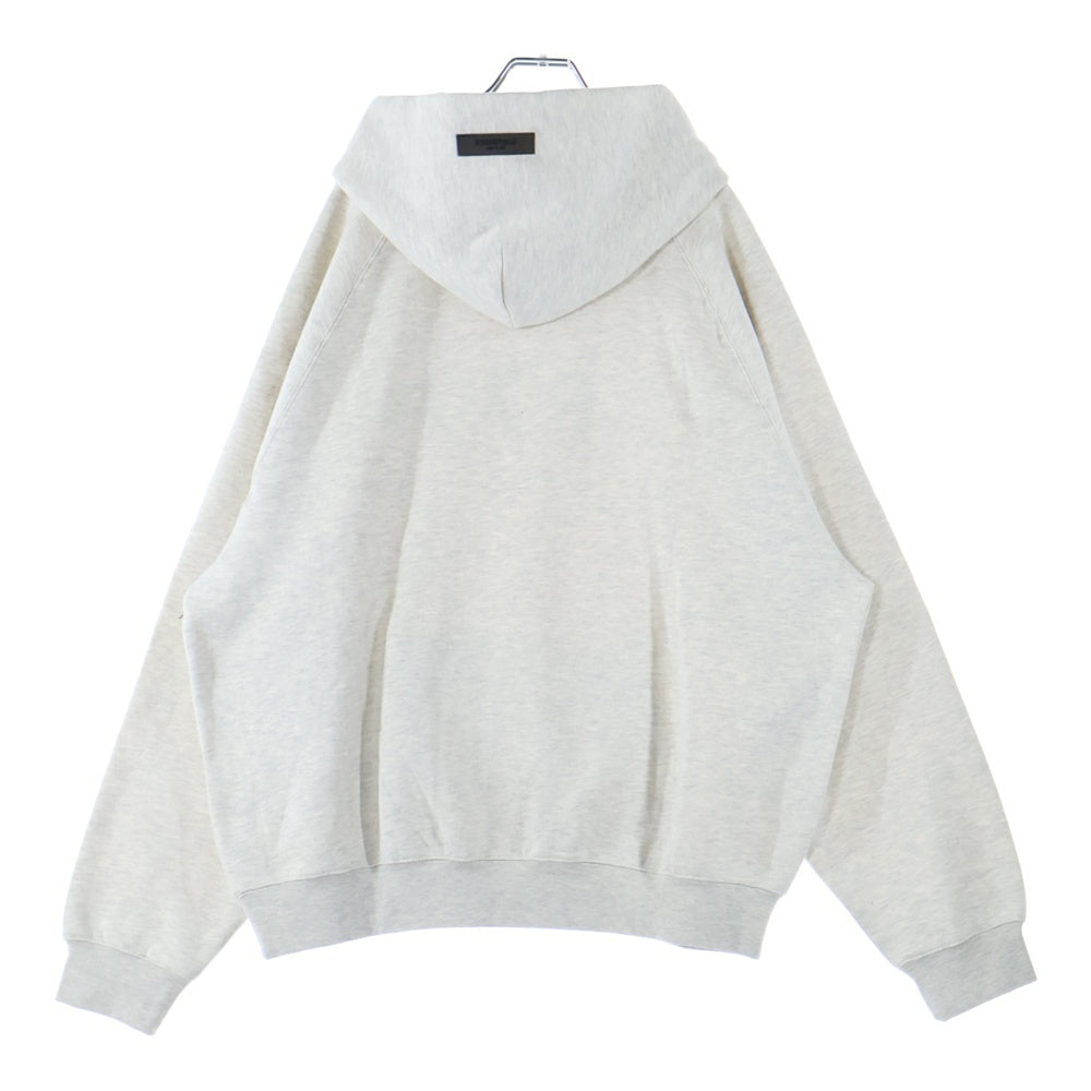 FEAR OF GOD ESSENTIALS(フィアオブゴッド エッセンシャルズ) HOODIE 1977 フェルトロゴ プルオーバースウェットパーカー フーディー グレージュ