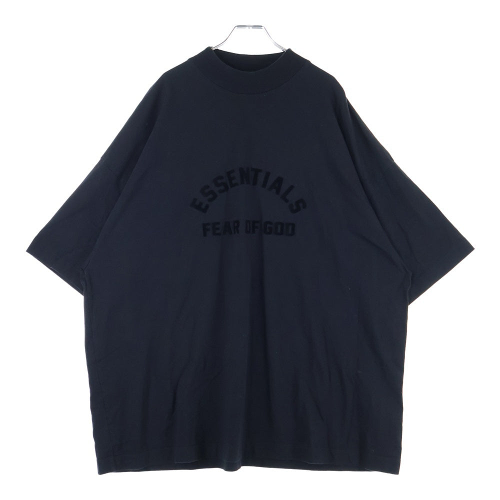 FEAR OF GOD ESSENTIALS(フィアオブゴッド エッセンシャルズ) ラバーフロントロゴ 半袖Tシャツ カットソー ブラック