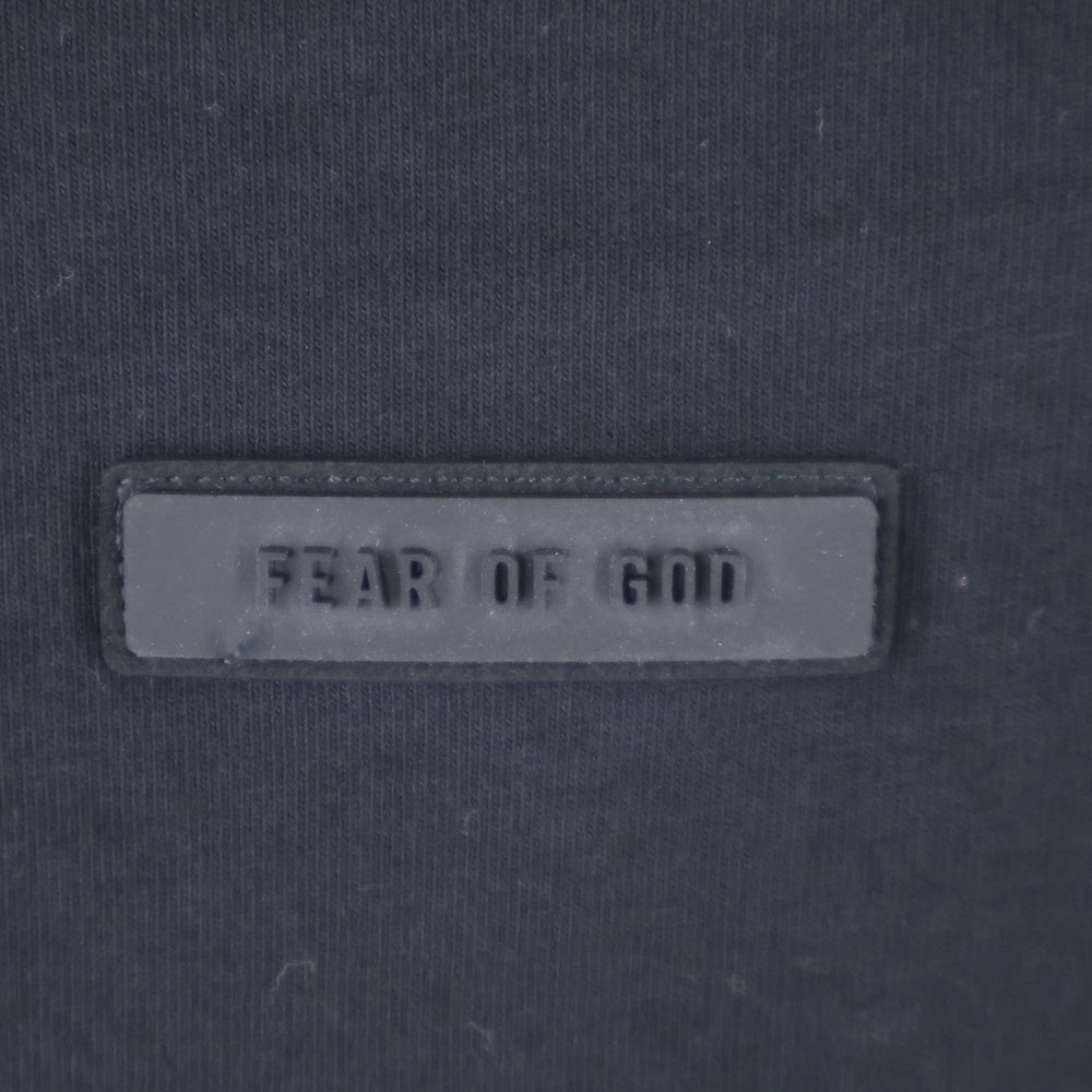 FEAR OF GOD ESSENTIALS(フィアオブゴッド エッセンシャルズ) ラバーフロントロゴ 半袖Tシャツ カットソー ブラック