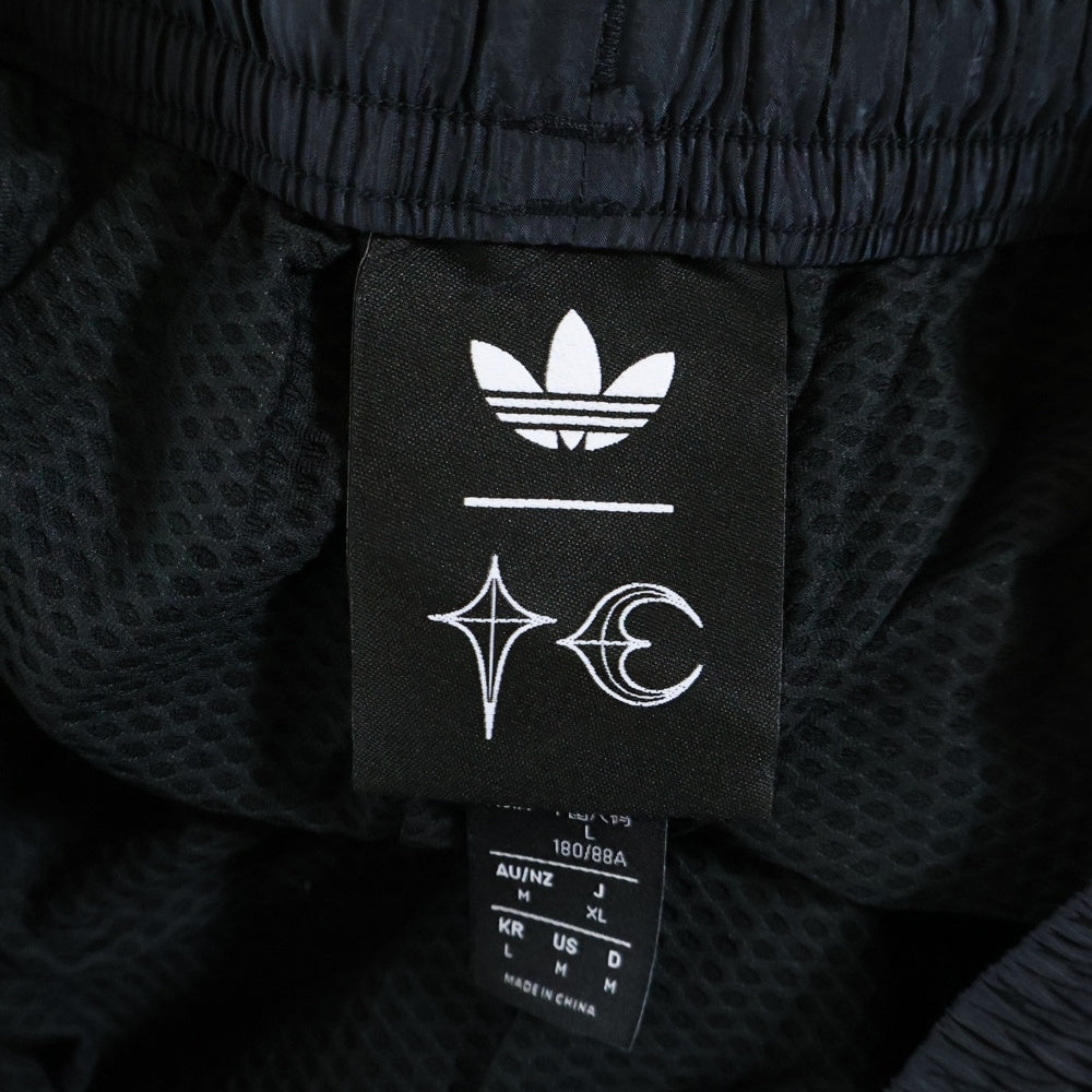 THUG CLUB(サグクラブ) ×adidas WOVEN TRACKPANTS アディダス ロゴプレート ナイロントラックパンツ グレー KC2200