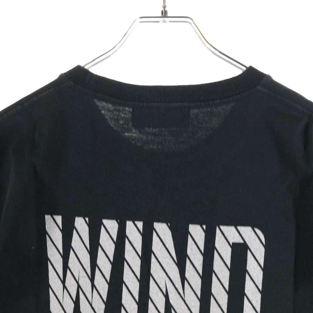 GOD SELECTION XXX(ゴッドセレクショントリプルエックス) ×WIND AND SEA ウィンダンシー ロゴプリント 半袖Tシャツ ブラック WDS-O-MILS-23-Q3-01