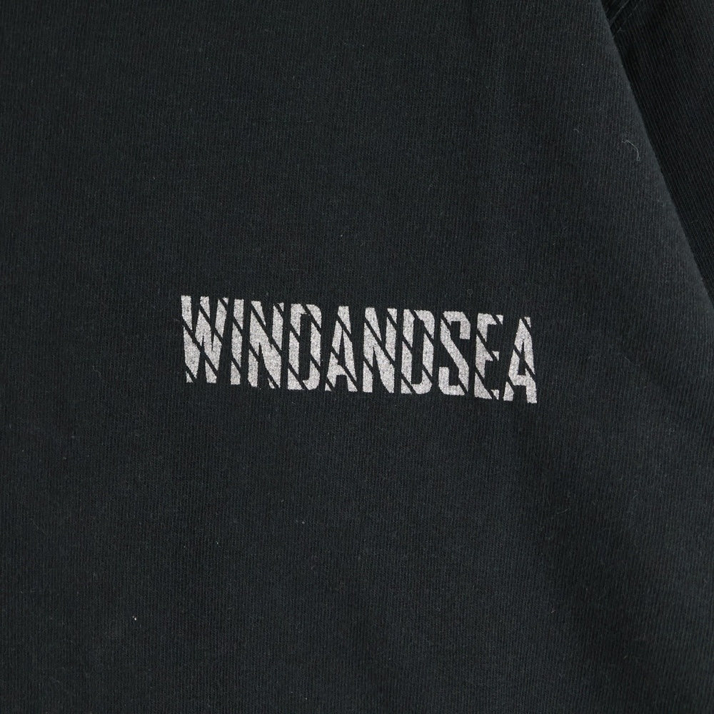GOD SELECTION XXX(ゴッドセレクショントリプルエックス) ×WIND AND SEA ウィンダンシー ロゴプリント 半袖Tシャツ ブラック WDS-O-MILS-23-Q3-01