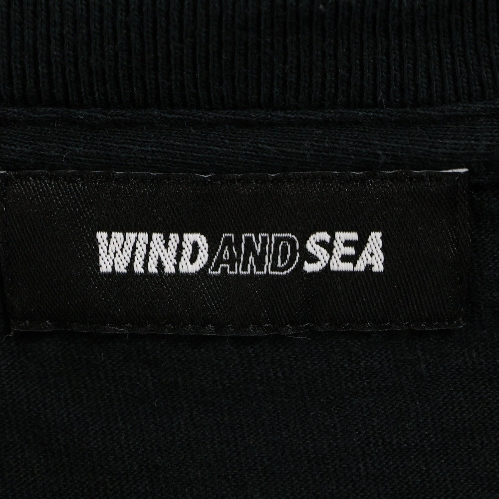 GOD SELECTION XXX(ゴッドセレクショントリプルエックス) ×WIND AND SEA ウィンダンシー ロゴプリント 半袖Tシャツ ブラック WDS-O-MILS-23-Q3-01