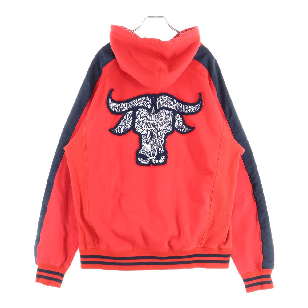 DIOR(ディオール) 21SS×STUSSY CHICAGO BULLS ショーンステューシー シカゴブルズ ロゴ刺繍プルオーバーパーカー レッド 183J653A0531