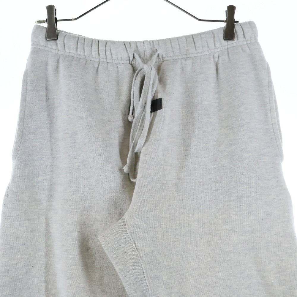 FEAR OF GOD ESSENTIALS(フィアオブゴッド エッセンシャルズ) SWEATPANTS フェルトロゴ スウェットパンツ グレー