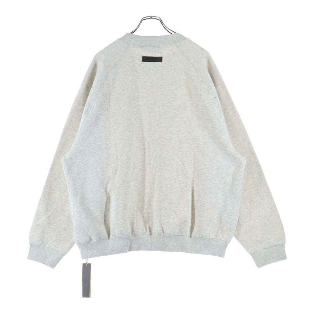 FEAR OF GOD ESSENTIALS(フィアオブゴッド エッセンシャルズ) SWEATSHIRT 1977 フェルトロゴ クルーネックスウェットトレーナー グレージュ
