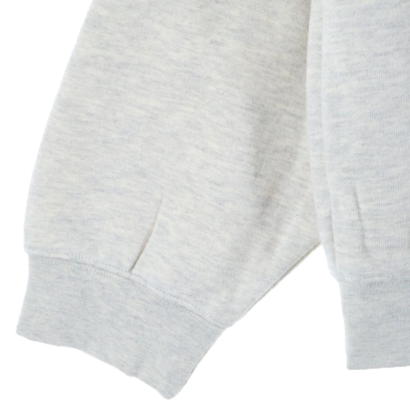 FEAR OF GOD ESSENTIALS(フィアオブゴッド エッセンシャルズ) SWEATSHIRT 1977 フェルトロゴ クルーネックスウェットトレーナー グレージュ