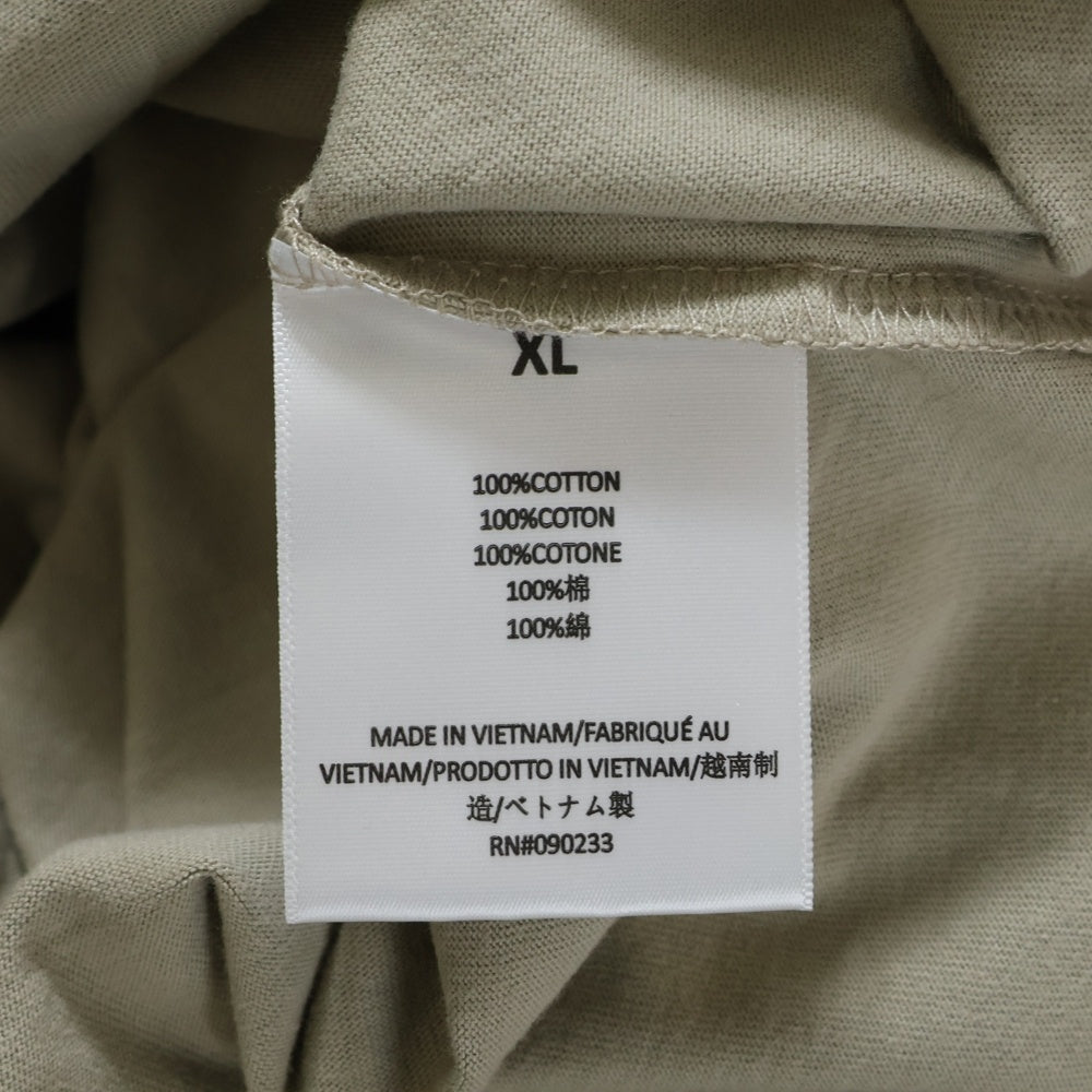 FEAR OF GOD ESSENTIALS(フィアオブゴッド エッセンシャルズ) L/S T-SHIRT フェルトロゴ 長袖Tシャツ ロンT ベージュ