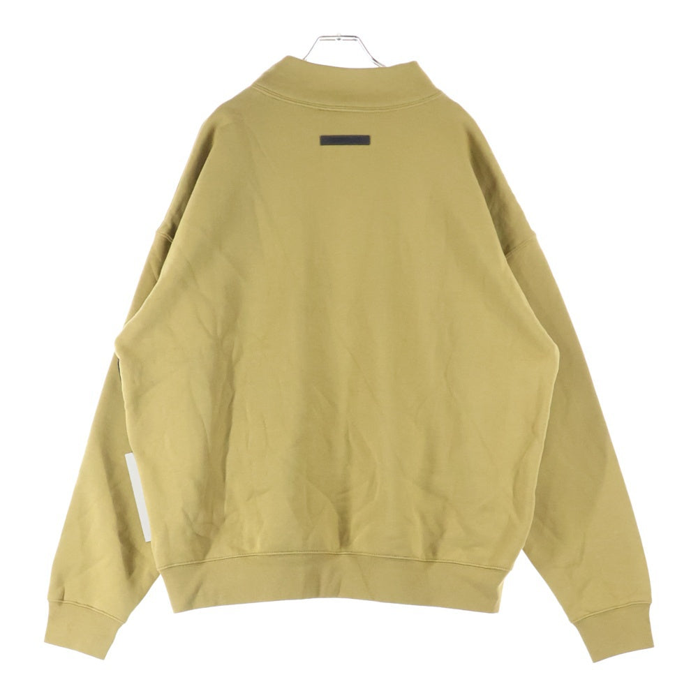 FEAR OF GOD ESSENTIALS(フィアオブゴッド エッセンシャルズ) MOCK NECK SWEATSHIRT リフレクターロゴ モックネックスウェットトレーナー マスタード