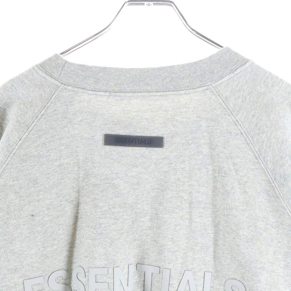 FEAR OF GOD ESSENTIALS(フィアオブゴッド エッセンシャルズ) SWEATSHIRT バックラバーロゴ クルーネックスウェットトレーナー グレー