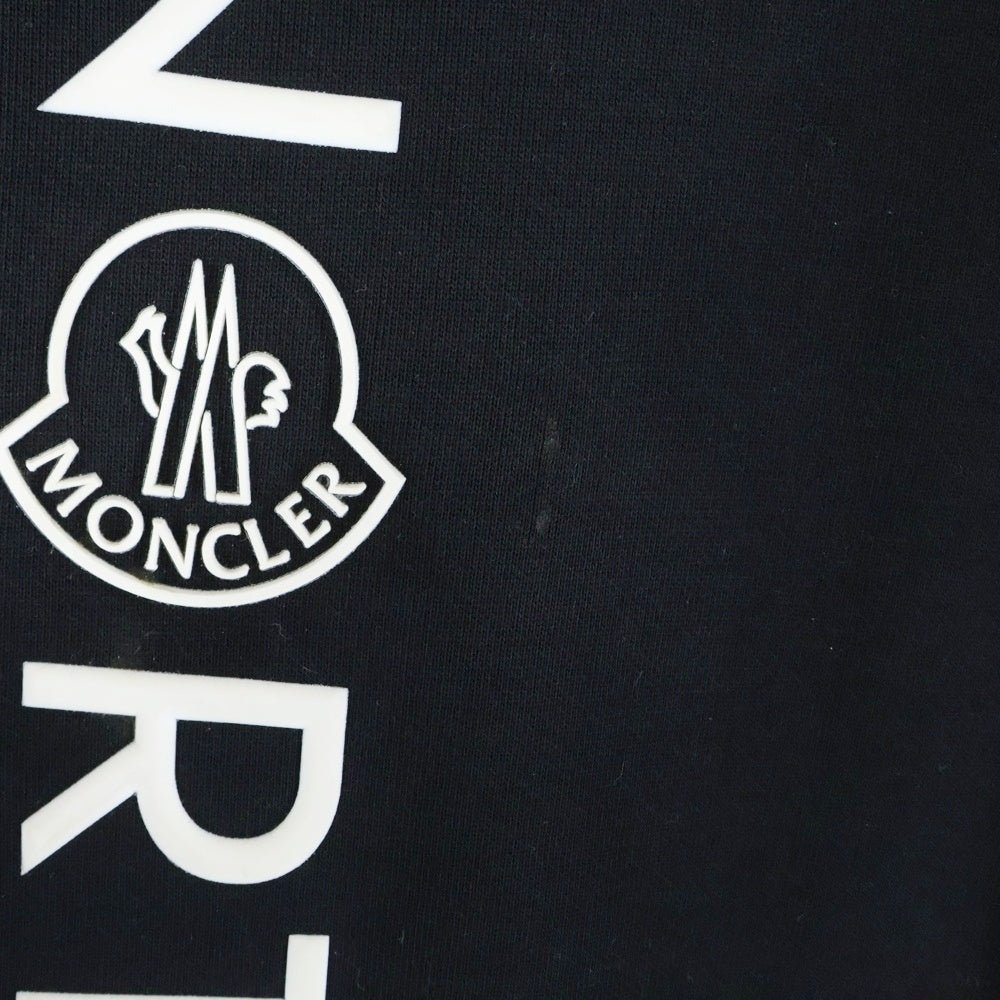 MONCLER(モンクレール) 23AW FELPA GIROCOLLO NORTH POLE SWEATSHIRT ノースポールフロントラバーデザインスウェットトレーナー I20918G00028