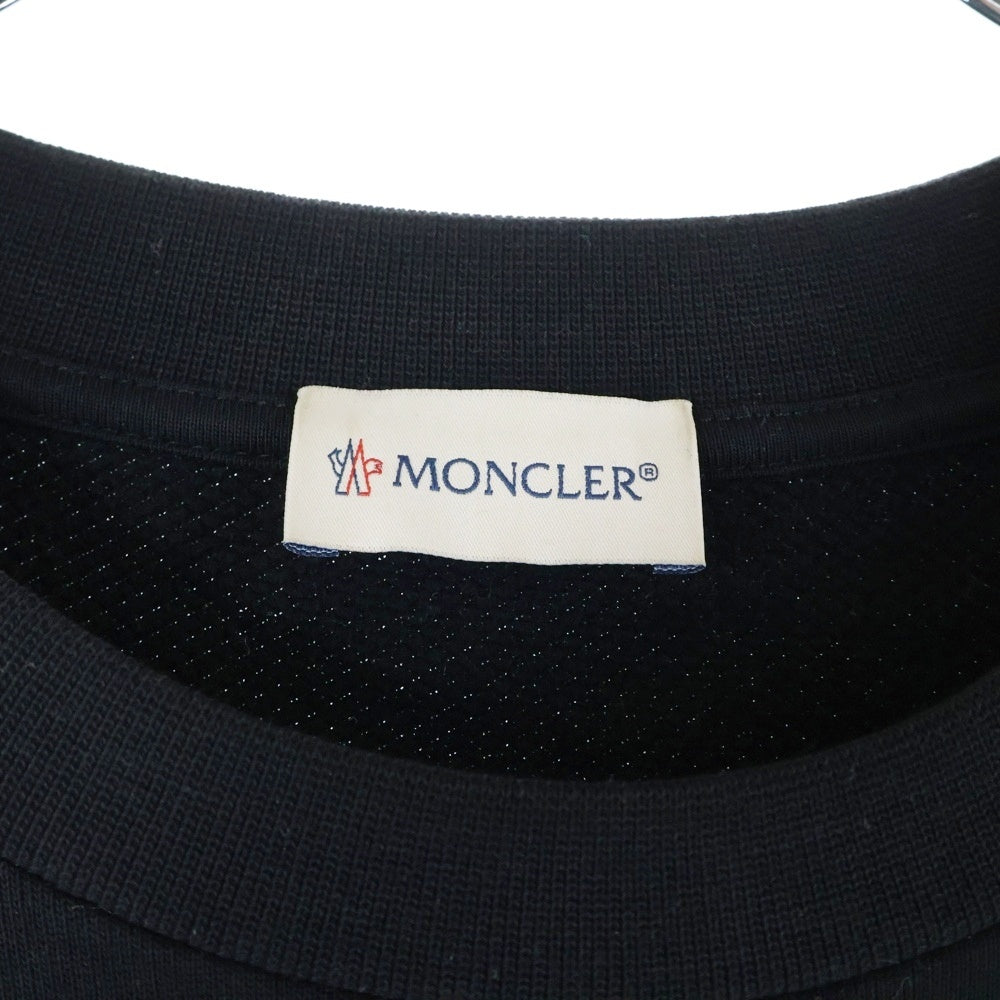 MONCLER(モンクレール) 23AW FELPA GIROCOLLO NORTH POLE SWEATSHIRT ノースポールフロントラバーデザインスウェットトレーナー I20918G00028