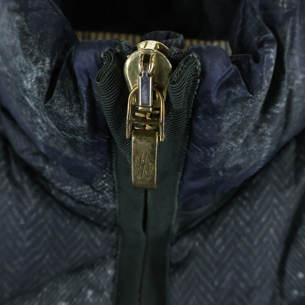 MONCLER GAMME BLEU(モンクレール・ガム・ブルー) GIUBBOTTO キルティング 総柄ダウンジャケット ネイビー A23914136801 68580
