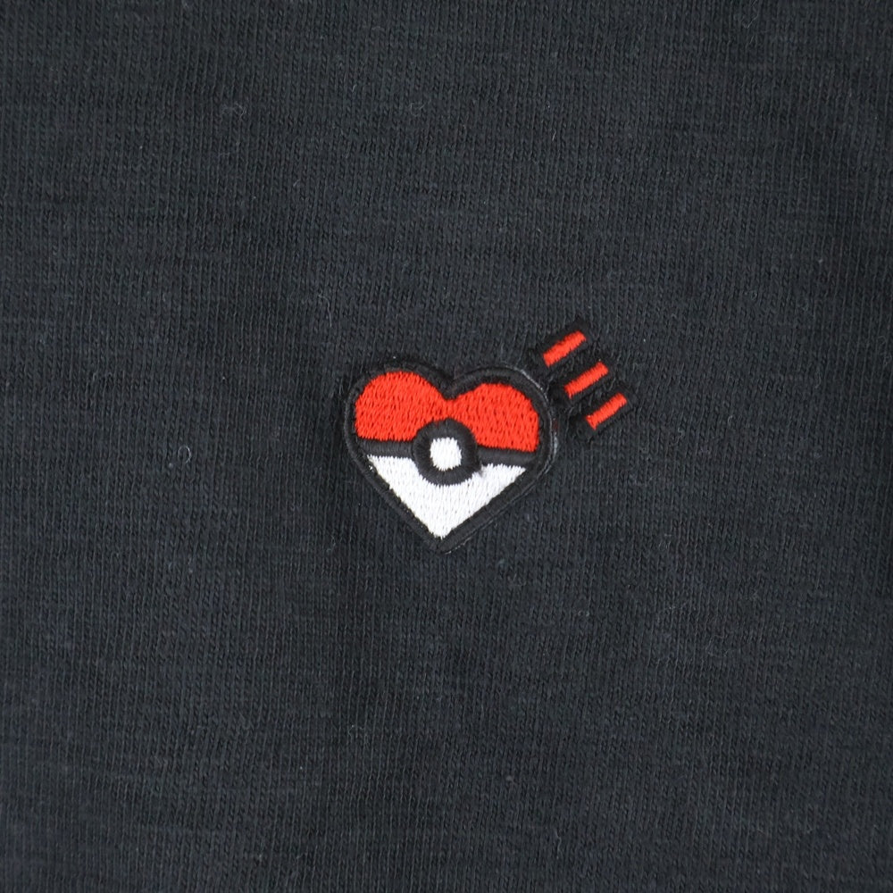 HUMAN MADE(ヒューマンメイド) ×POKEMON MADE GRAPHIC T-SHIRT ポケモン ロゴ刺繍 クルーネック半袖Tシャツ ブラック