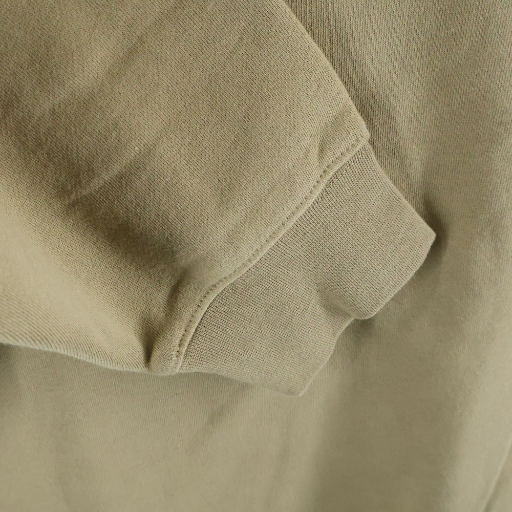 FEAR OF GOD ESSENTIALS(フィアオブゴッド エッセンシャルズ) MOCK NECK SWEATSHIRT フェルトロゴ ハイネックスウェットトレーナー ベージュ