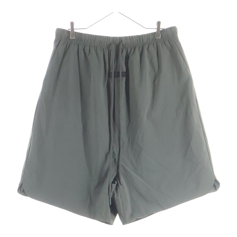 FEAR OF GOD ESSENTIALS(フィアオブゴッド エッセンシャルズ) SHORT PANTS ロゴパッチ ナイロンハーフパンツ ショートパンツ カーキ