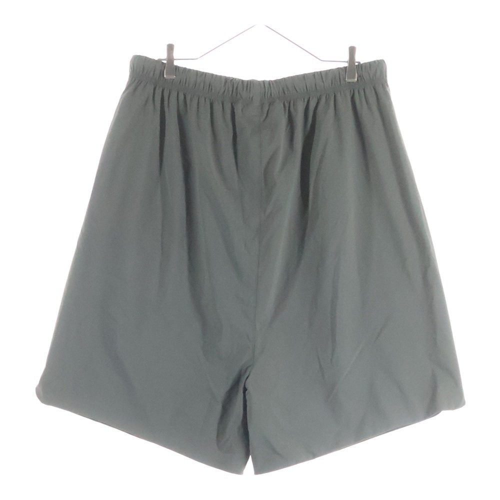 FEAR OF GOD ESSENTIALS(フィアオブゴッド エッセンシャルズ) SHORT PANTS ロゴパッチ ナイロンハーフパンツ ショートパンツ カーキ