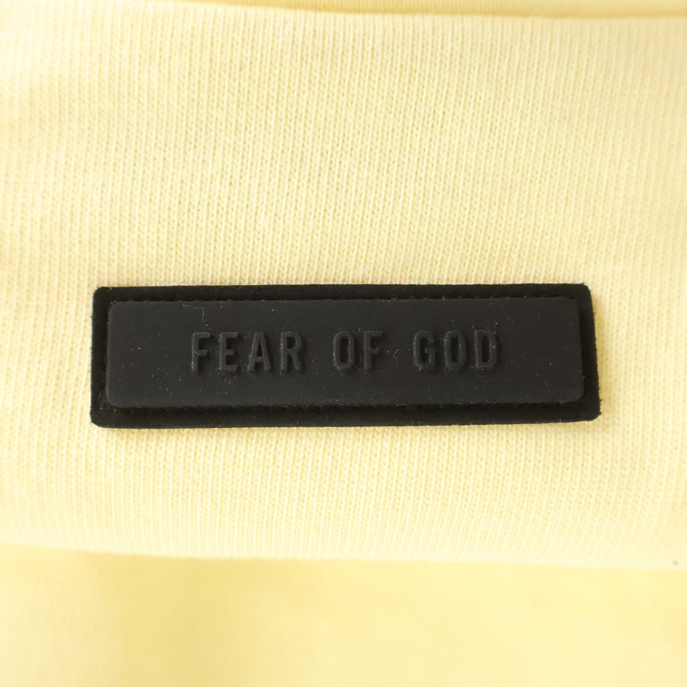 FEAR OF GOD ESSENTIALS(フィアオブゴッド エッセンシャルズ) FOOTBALL TEE Vネック ラバーロゴ フットボール半袖Tシャツ イエロー