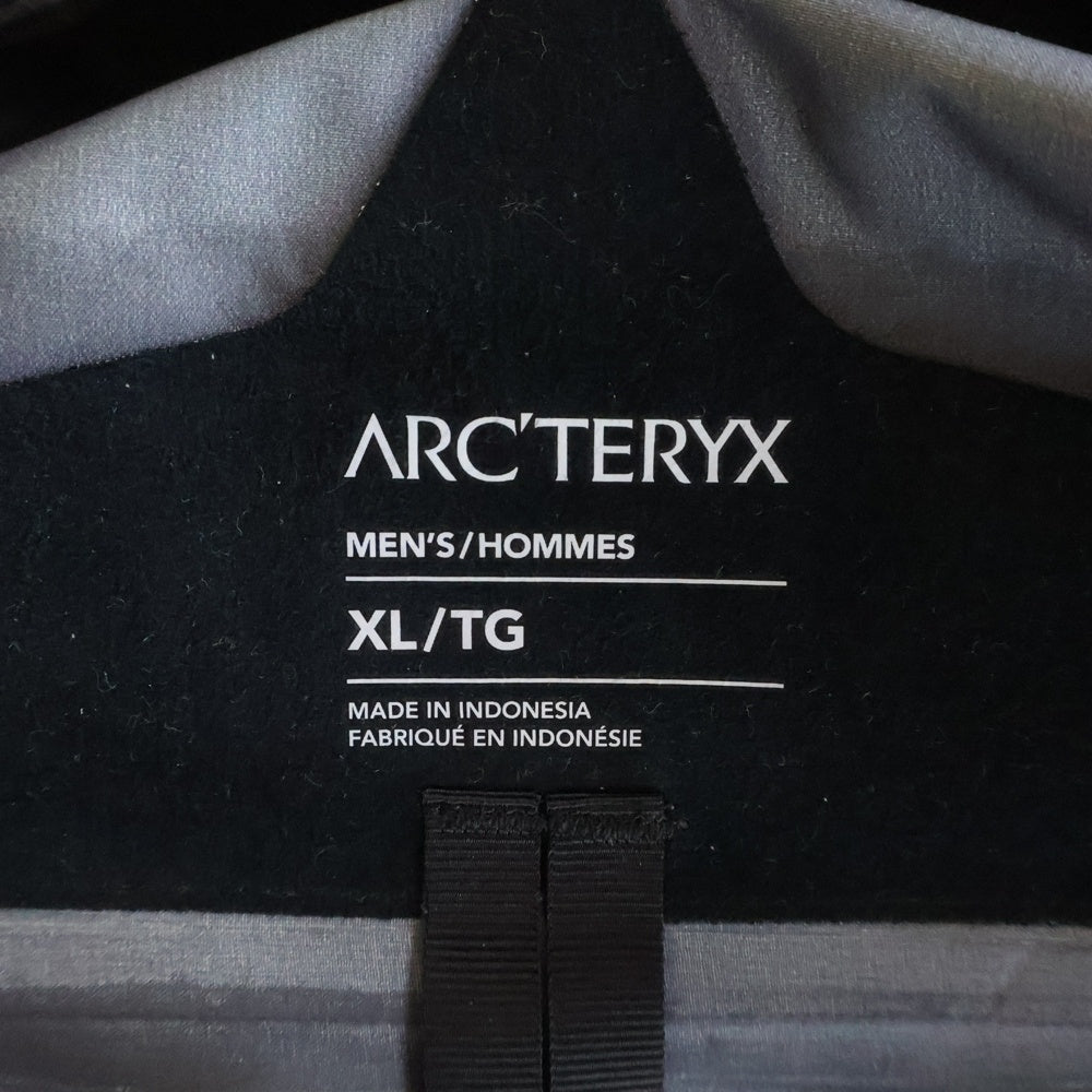 ARC'TERYX(アークテリクス) ALPHA JACKET アルファー エンブロイダリーデザイン フーデッド ジップアップ ナイロンジャケット ブラック X000006454