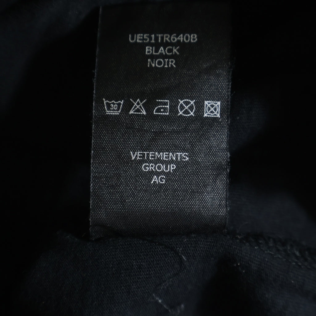 VETEMENTS(ヴェトモン) 21SS Anarchy Gothic Logo T Shirt アナーキー ゴシックロゴ クルーネック半袖Tシャツカットソー ブラック UE51TR640B