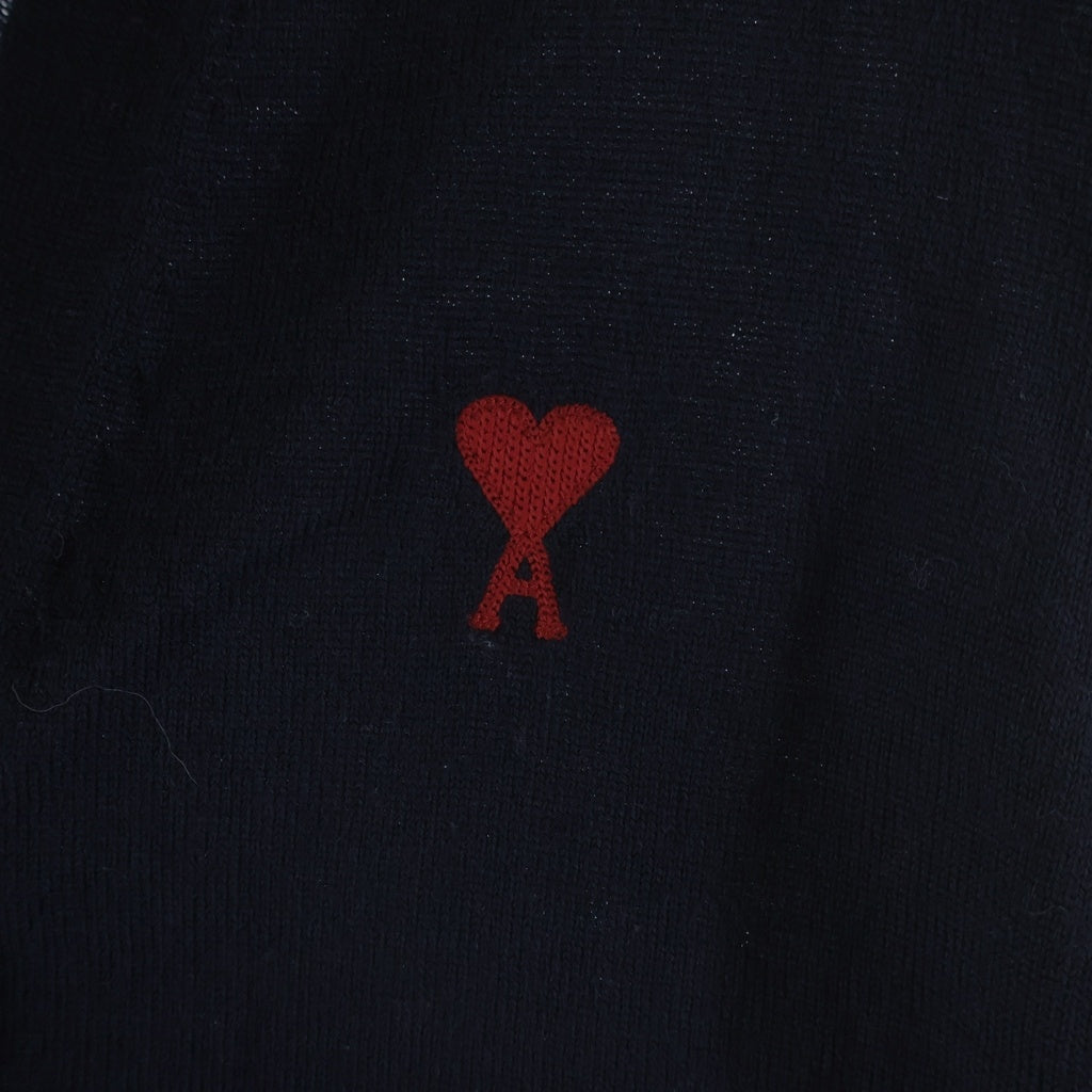 ami paris(アミパリス) ハートロゴ刺繍 Vネックカーディガン ニット ブラック BFFKC111