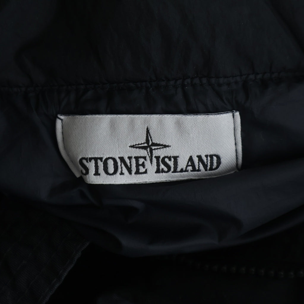 STONE ISLAND(ストーンアイランド) GARMENT DYED CRINKLE REPS RECYCLED NYLON DOWN VEST ロゴパッチ ナイロンダウンベスト ブラック 7915G0423