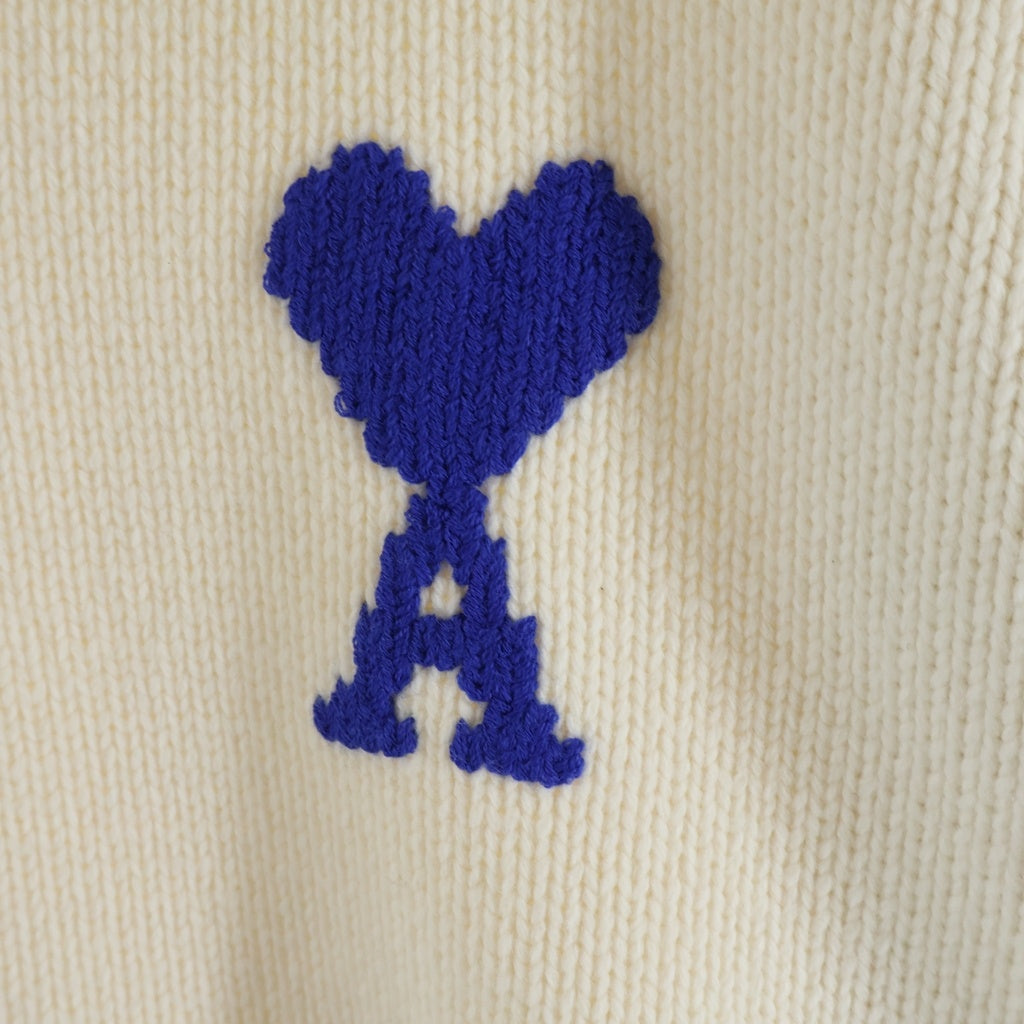 AMI Alexandre Mattiussi(アミアレクサンドルマテュッシ) フロントロゴ刺繍ニット セーター ブルー/ホワイト UKS851.KN0150