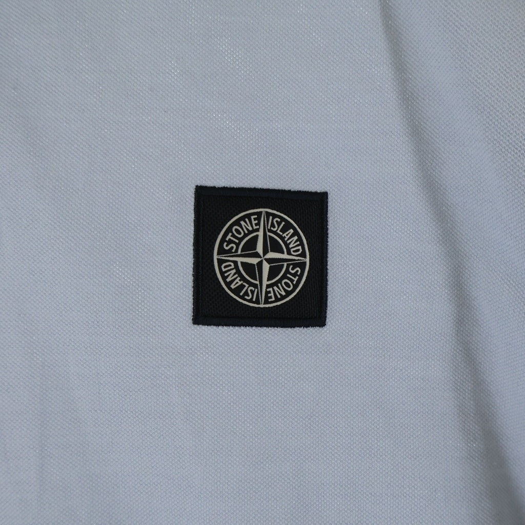 STONE ISLAND(ストーンアイランド) 24SS 胸ロゴデザイン 半袖ポロシャツ ブルー 80152SC18