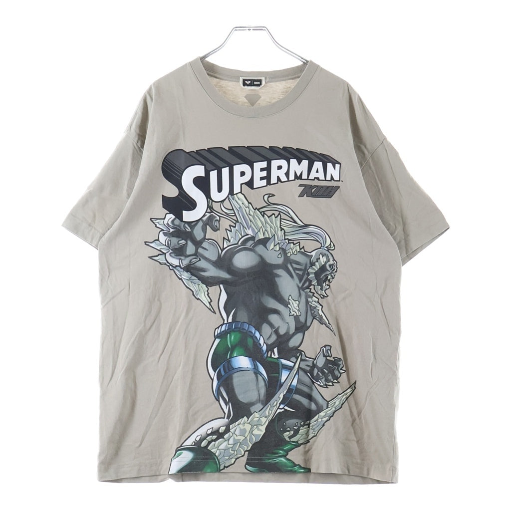 KITH(キス) ×SUPERMAN DOOMSDAY スーパーマン ドゥームズデイ ロゴデザイン クルーネック カットソー 半袖Tシャツ ブラウン