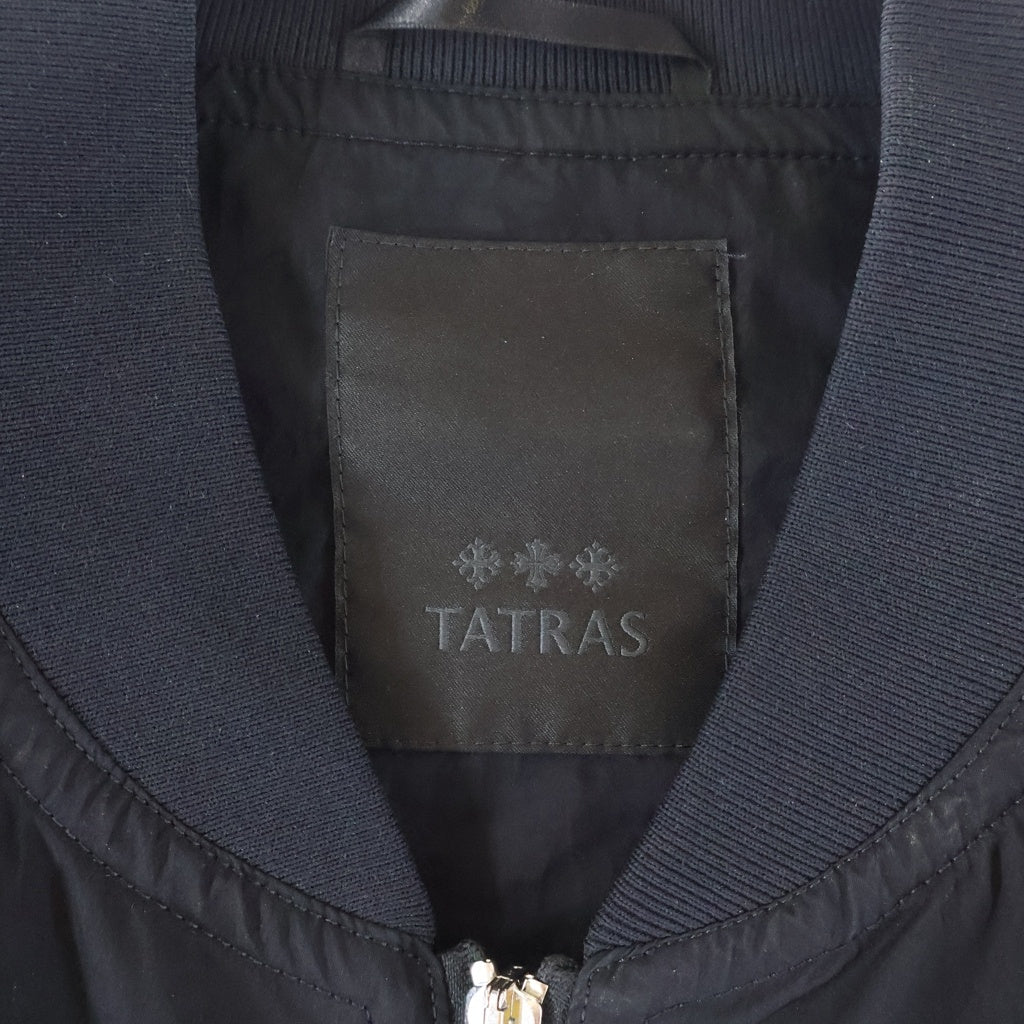 TATRAS(タトラス) TOMORI トモリ ロゴデザイン ジップアップ ナイロンジャケット ブラック MCKZ0401033588