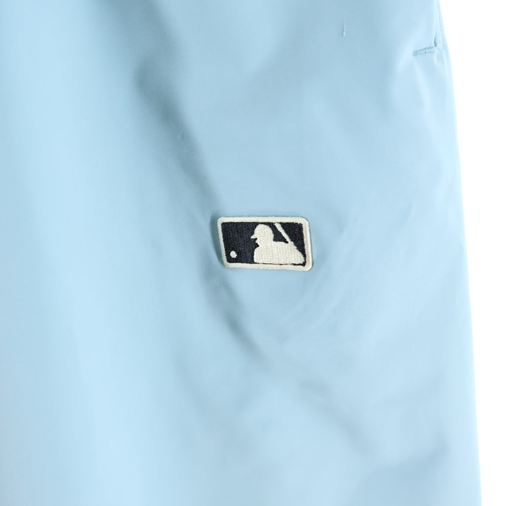 FEAR OF GOD ESSENTIALS(フィアオブゴッド エッセンシャルズ) ×MLB サイドプリント ナイロンパンツ ブルー