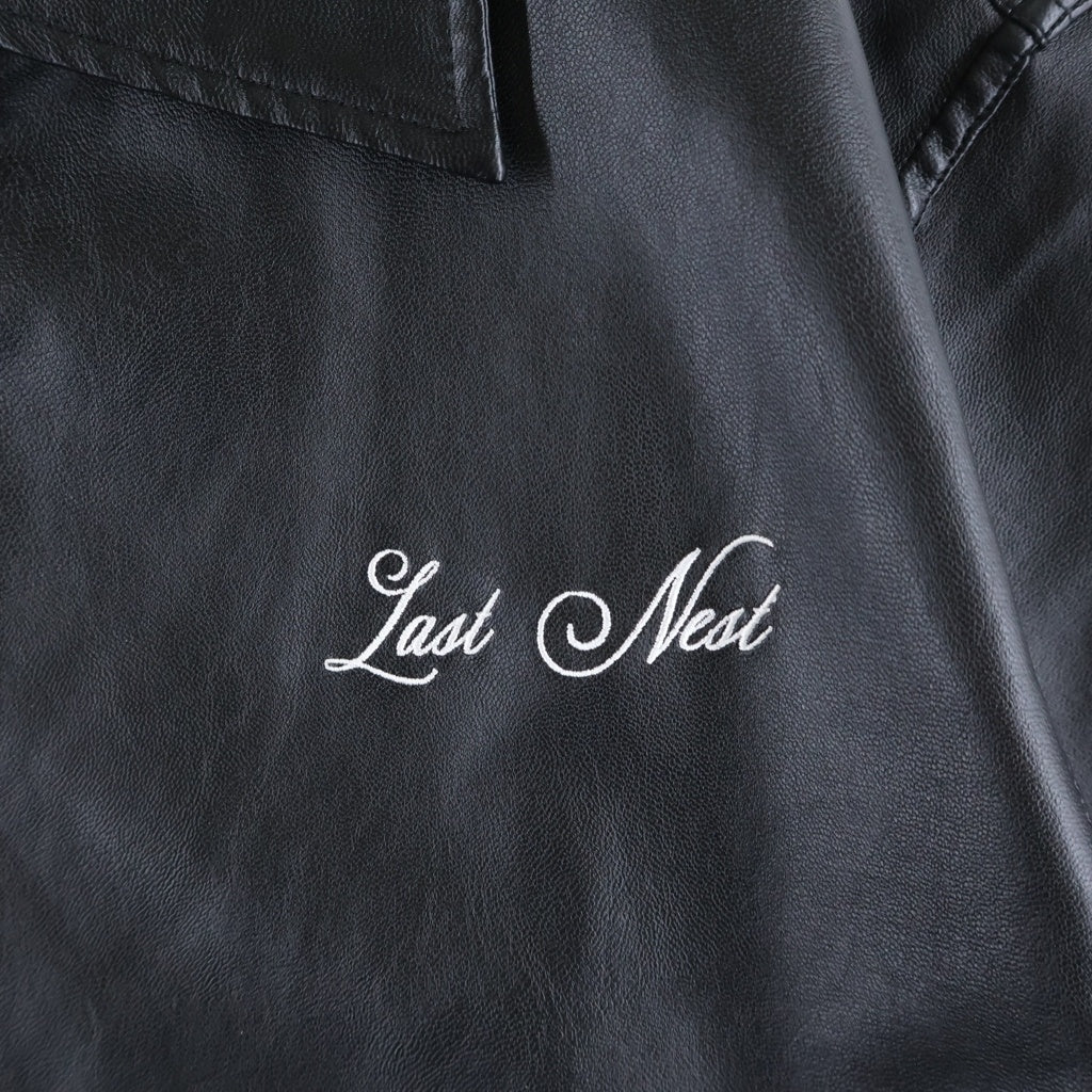 LAST NEST(ラスト ネスト) エンブロイダリーデザイン フェイクレザー半袖シャツ ブラック