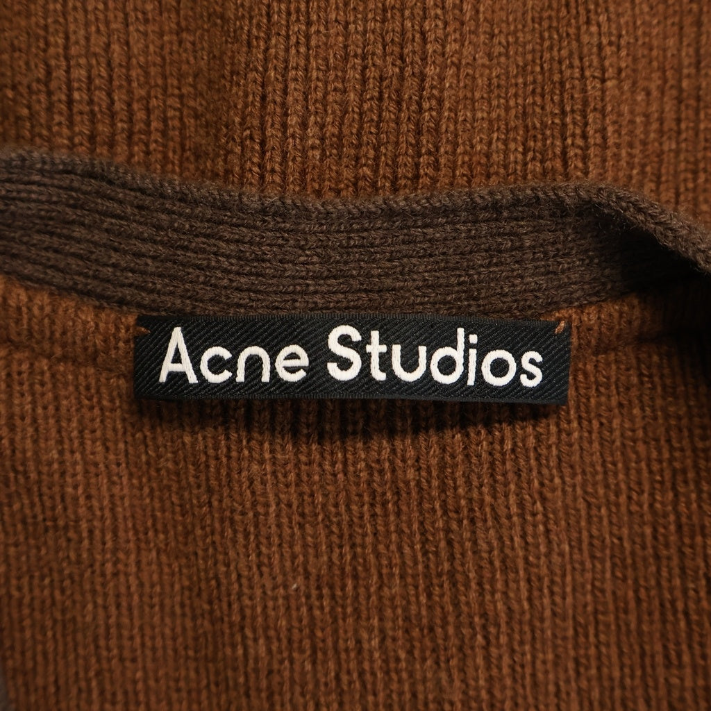 Acne Studios(アクネ ストゥディオズ) フェイスパッチ Vネックカーディガン ブラウン FA-UX-KNIT000052