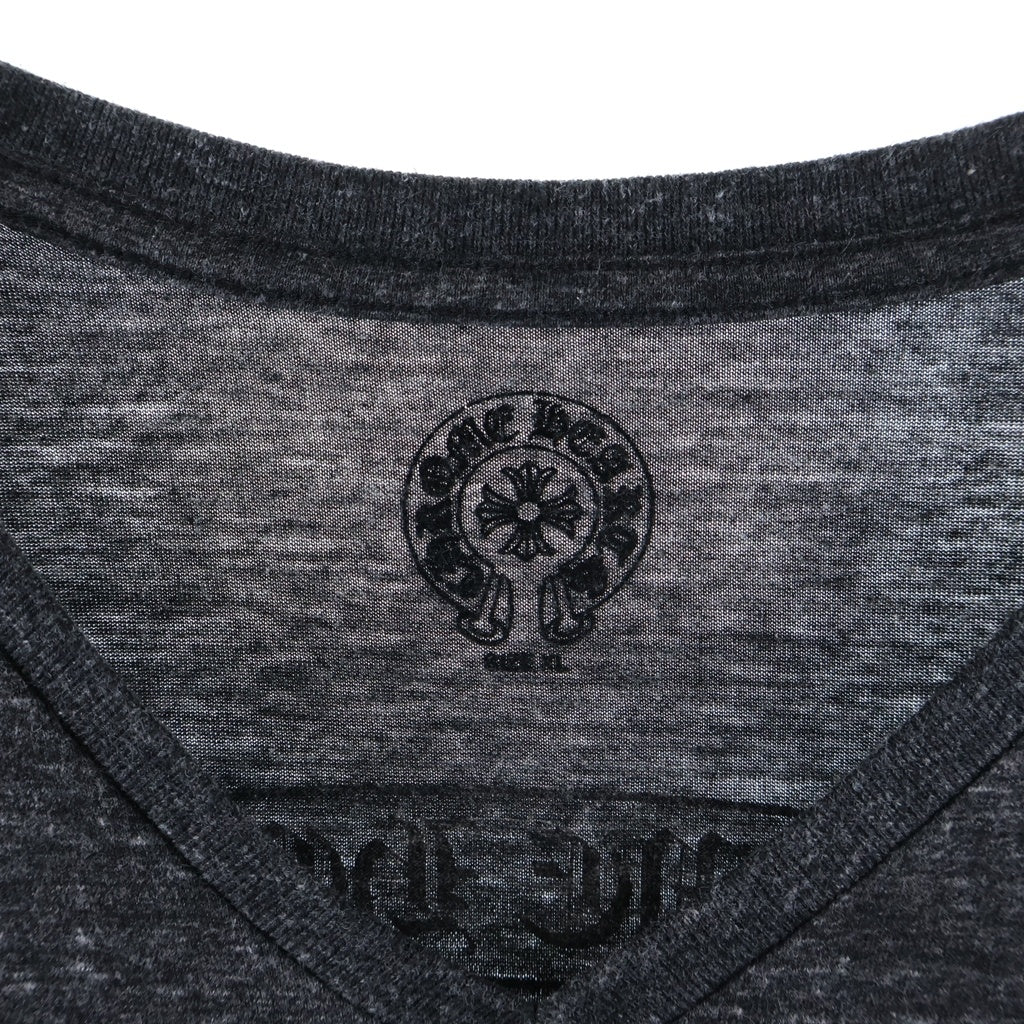 CHROME HEARTS(クロムハーツ) OLD Scroll Label Print オールド スクロールラベルプリントVネック半袖Tシャツ カットソー グレー