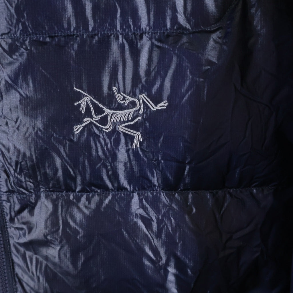 ARC'TERYX(アークテリクス) CERIUM SV HOODY セリーム ロゴデザイン フーデッド 中綿ジャケット ネイビー X000010555
