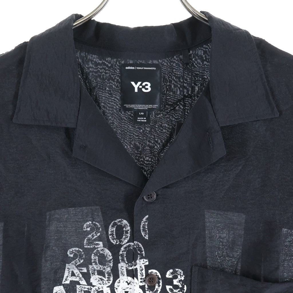 Y-3(ワイスリー) PLACED GRAPHIC SHORT SLEEVE LONG SHIRT プレースト グラフィック オープンカラー ロング 半袖シャツ ブラック KR0169