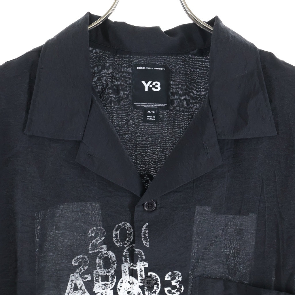 Y-3(ワイスリー) PLACED GRAPHIC SHORT SLEEVE LONG SHIRT プレースト グラフィック オープンカラー ロング 半袖シャツ ブラック KR0169